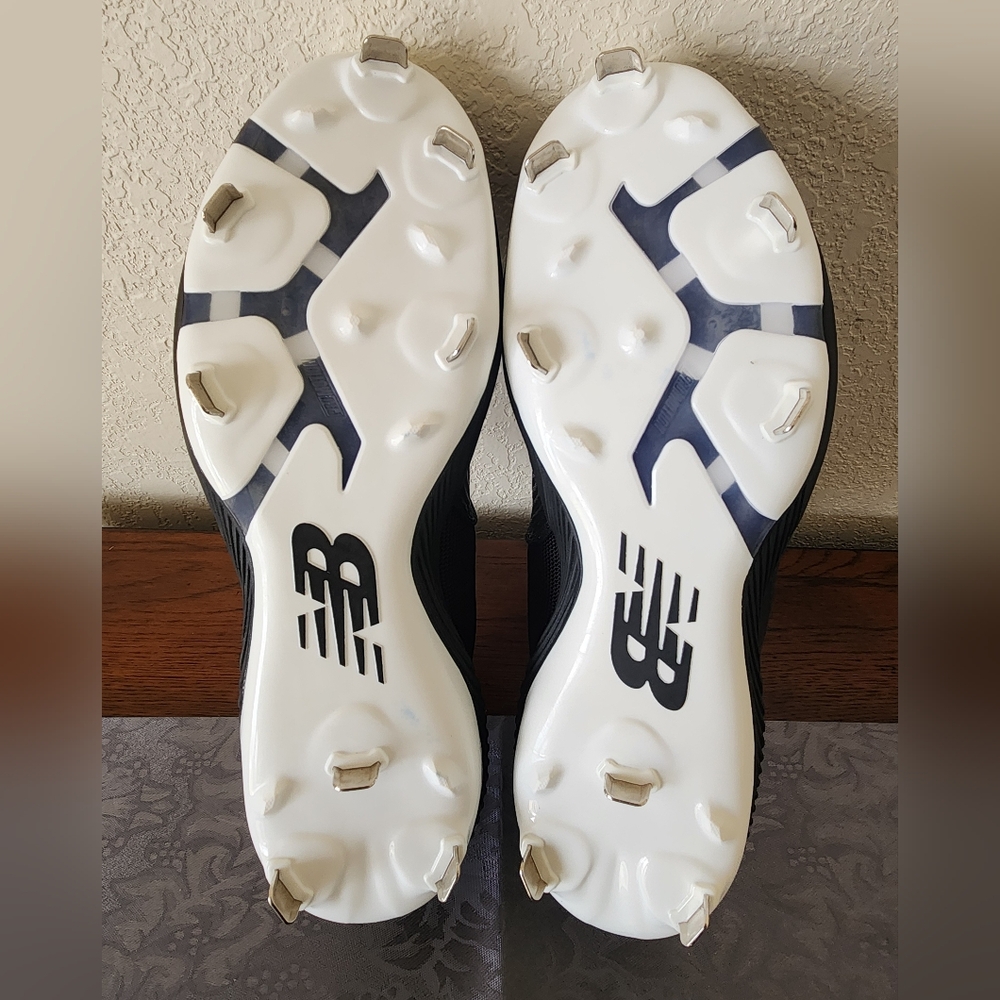 New Balance Baseball Cleats - Picture 7 of 9